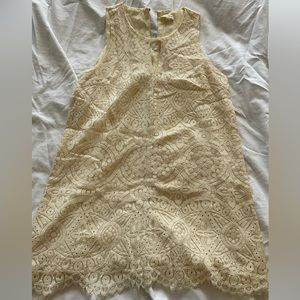 Ivory lace keyhole dress!